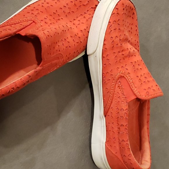 Slip on sneaker  Color HOT Tamale  Size 2  Old Navy - Picture 2 of 5